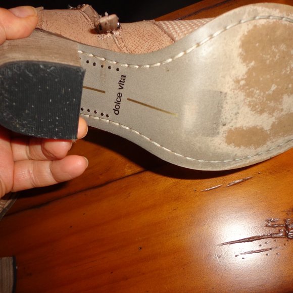 FIRM Dolce Vita Yuri Bootie in Box 6M Perforated Nubuck Zip Closure Natural - Picture 9 of 14